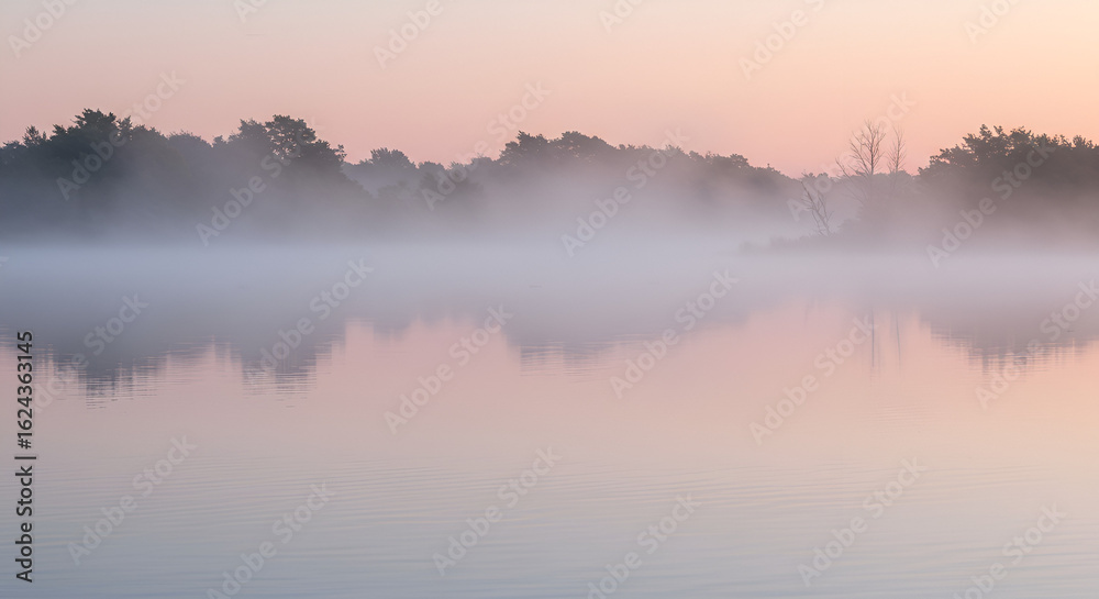 Obraz premium Misty lake sunrise