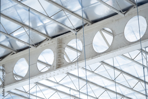 Obraz na plátně Wide span roof structure with white cellular beam and steel truss