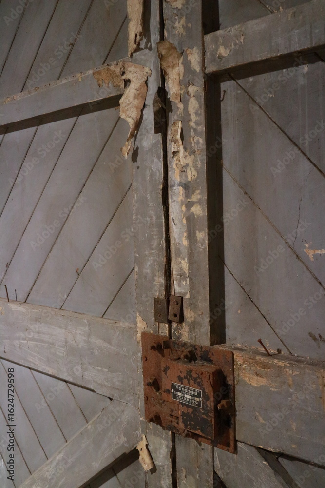 Obraz premium 古い木の扉