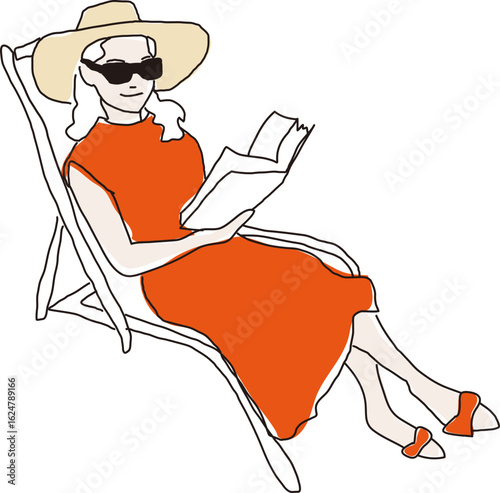 Femme sur une chaise longue lisant un livre