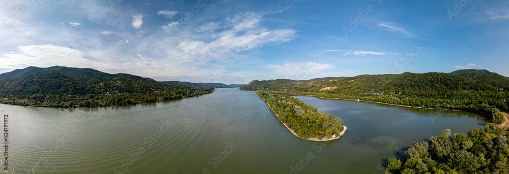 Ταπετσαρία Aerial view of Visegrad castle in Hungary, next to Danube river in Danube bend