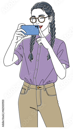 スマホカメラで撮影している女性01（カラー）