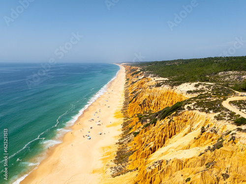 Картината върху платно Gale Beach and Hoodoos Cliffs on Sunny Day