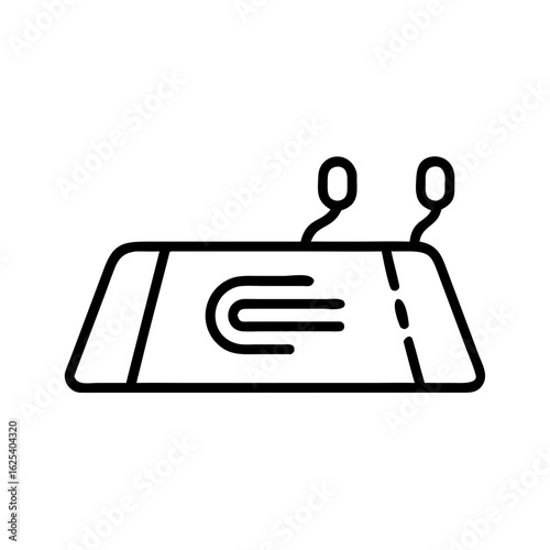 Heating mat with electrical connectors on a flat surface  
