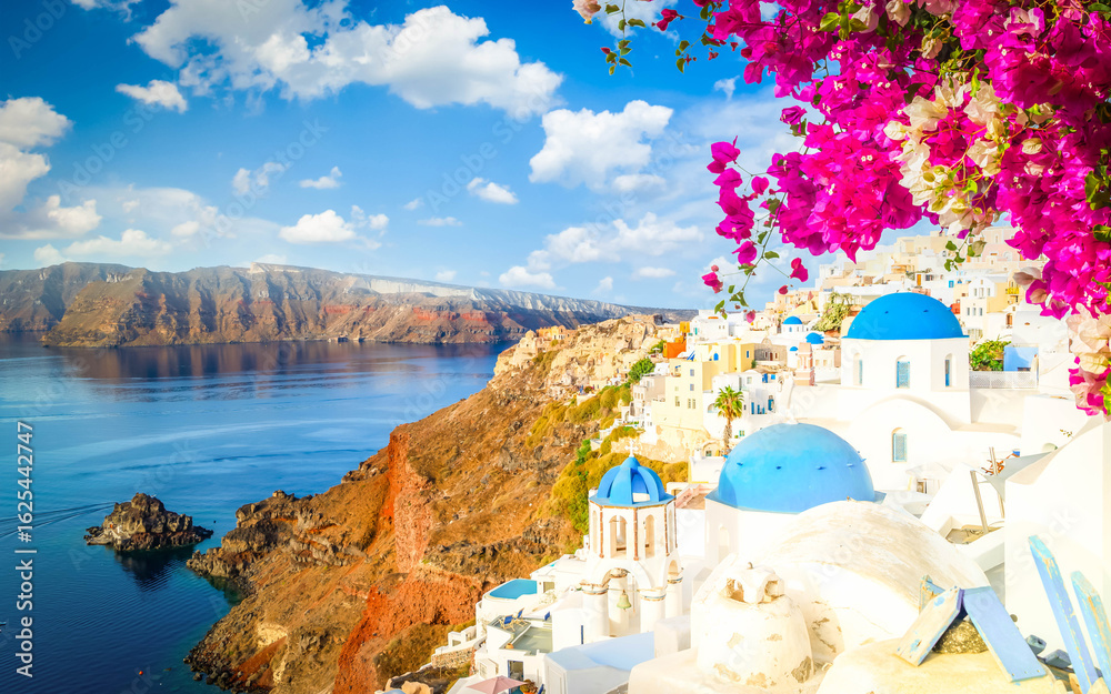 Obraz premium famous blue domes and volcano caldera with sea landscape, beautiful details of Santorini island, Greece