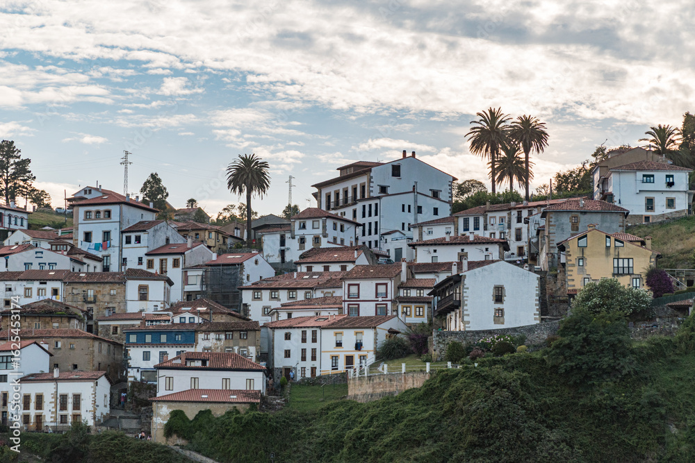 Obraz premium Panoramic view of the seaside village of Lastres in Asturias, northern Spain