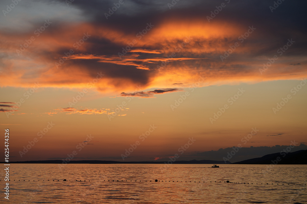 Obraz premium sunset over the sea