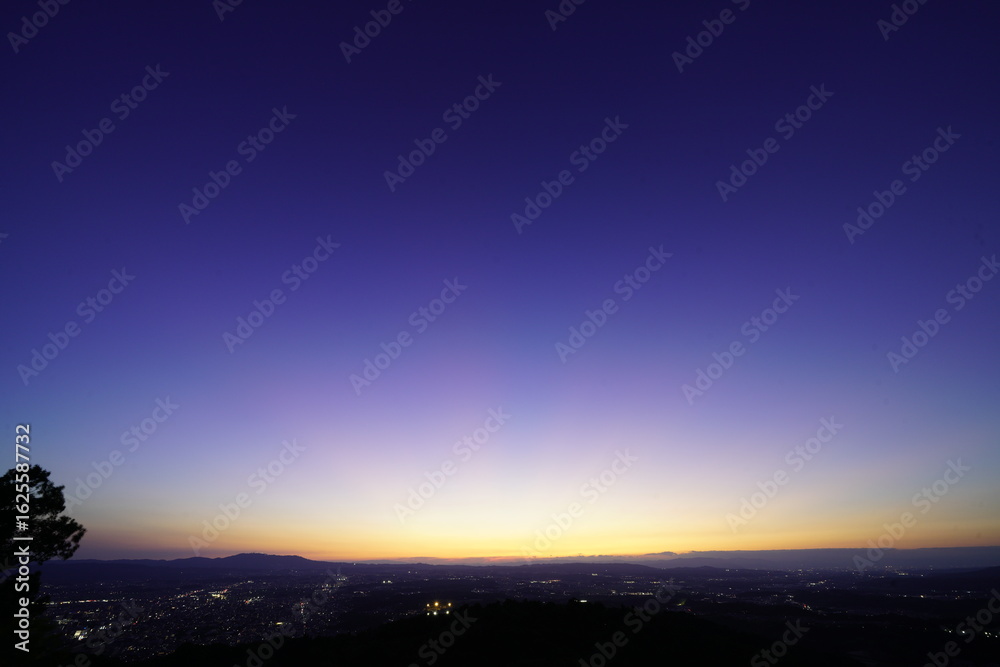 Obraz premium 若草山上から見る奈良盆地トワイライト