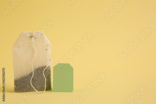 Single tea bag with blank g...