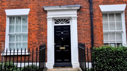 Elegant London Townhouse Facade: Classic Architecture and Details