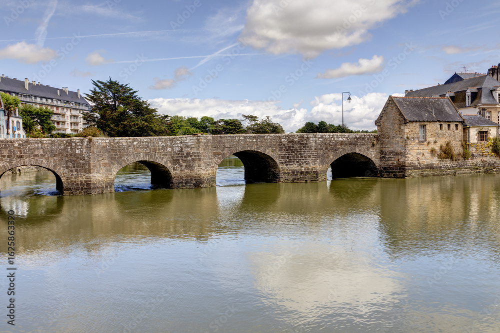 Fototapeta premium Vue sur la ville d'Auray dans le département du Morbihan - Bretagne