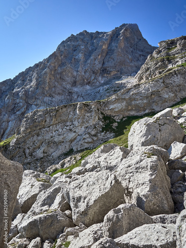 GRAN SASSO: Vallone delle Cornacchie , Corno Piccolo, Fiamme di Pietra e Rifugio Franchetti