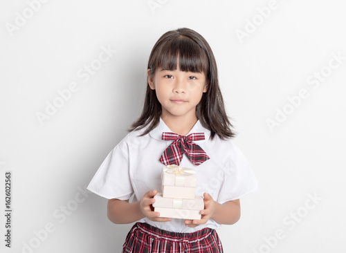 Obraz na płótnie A Chinese primary school student holding a gift box.