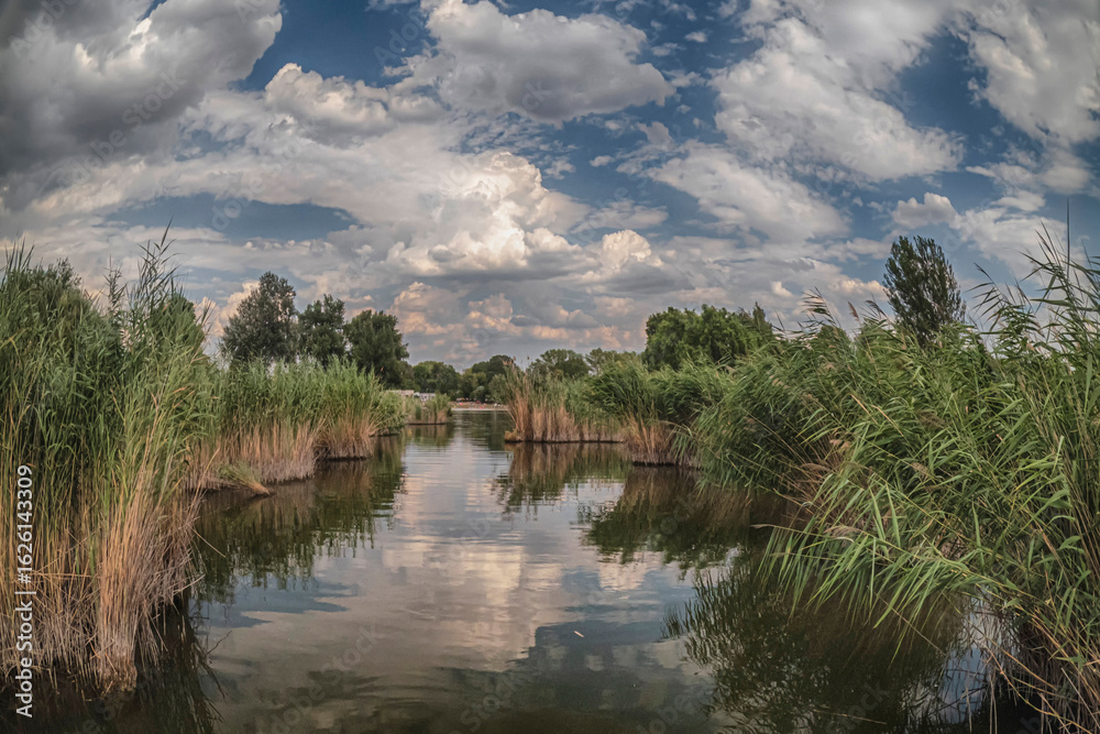 Fototapeta premium lake and clouds