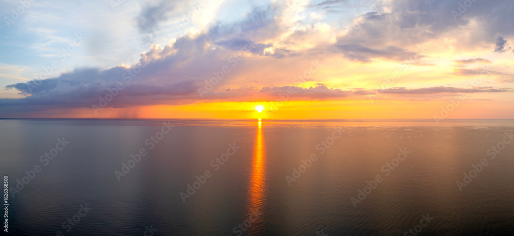 Fototapeta premium Zachód słońca nad morzem Bałtyckim