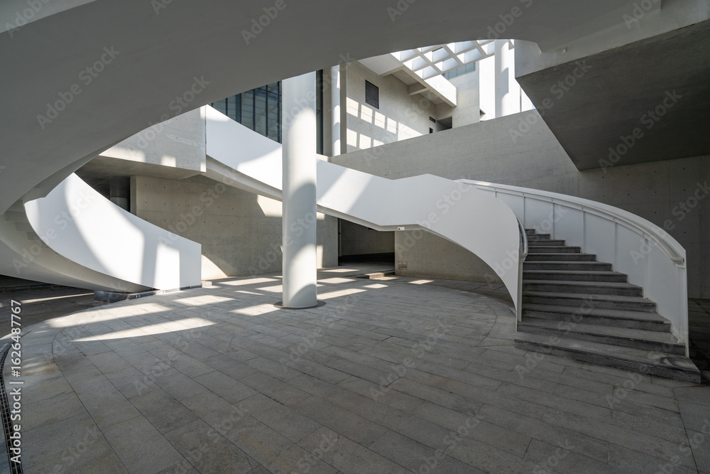 Obraz premium empty ground with modern building made with concrete