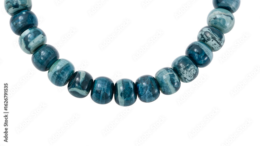 Obraz premium Closeup of polished blue agate bead necklace on the transparent background for jewelry design and craft inspiration