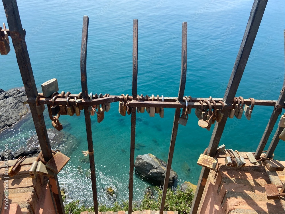 Naklejka premium old wooden pier