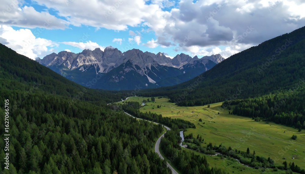 Obraz premium Alpine valley panorama