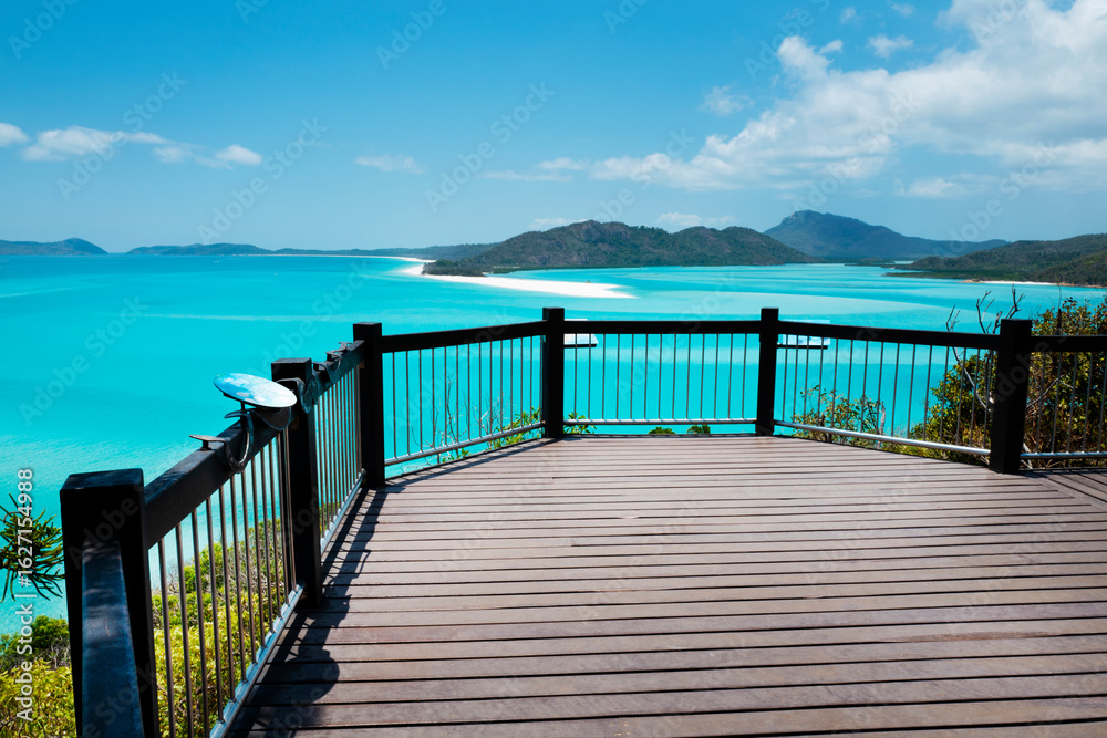 Obraz premium Viewpoint or Belvedere in Whitehaven Beach is on Whitsunday Island. The beach is known for its crystal white silica sands and turquoise colored waters. Autralia, Dec 2019