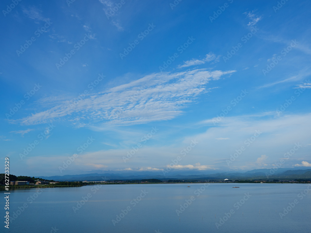 Fototapeta premium 観光名所北陸の加賀片山津温泉の柴山潟の風景