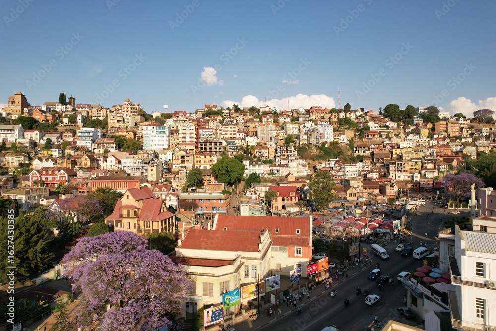 Obraz premium Ambohijatovo’s Central Market and Rooftop Density | Madagascar | JPEG