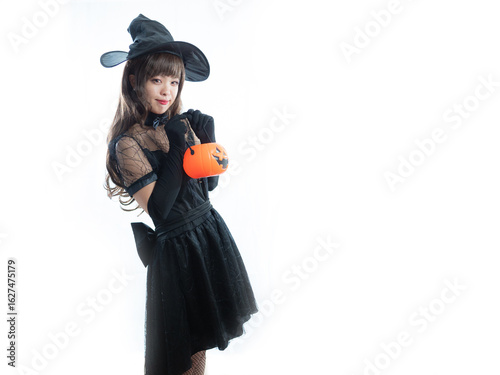 【ハロウィン】魔女コスの女性