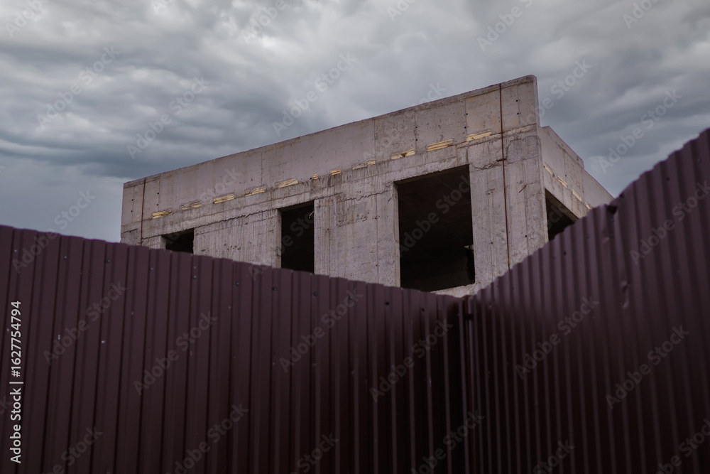 Fototapeta premium Construction of buildings, a multi-story building against the sky