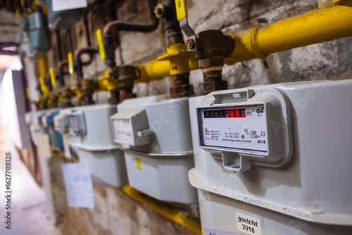 Gaszähler in einem Keller in Wuppertal, Deutschland, digital nachbearbeitet