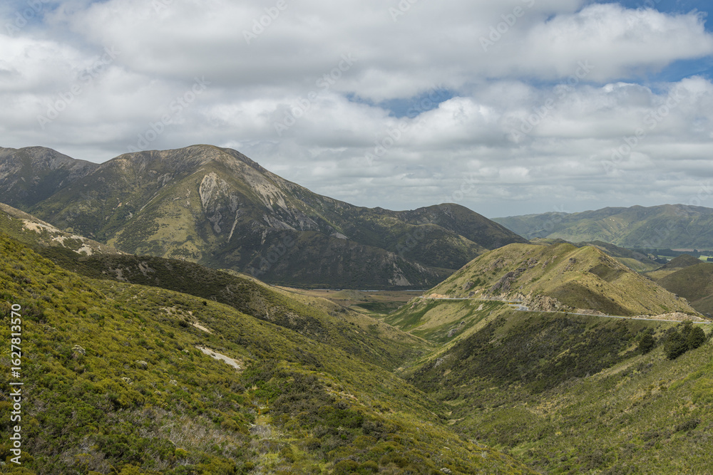Fototapeta premium ニュージーランド カンタベリー地方にあるポーターズ・パス・ビューポイントから見える風景