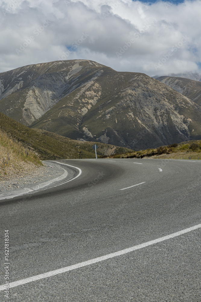 Naklejka premium ニュージーランド カンタベリー地方にあるポーターズ・パス・ビューポイントから見える風景