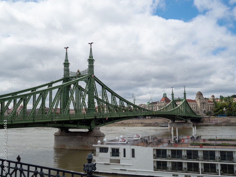 Obraz premium LIberty bridge in Budapest, Hungary. Danube river