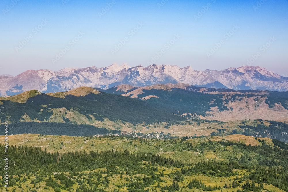 Φωτογραφία Scenic summer landscape of Mala Crna Gora village in the highlands of Durmitor N