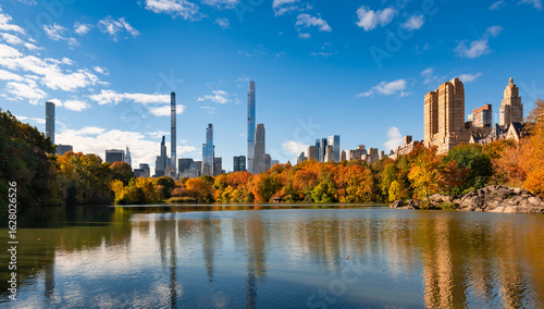 Canvas Print Central Park Lake in autumn with colorful foliage and reflections