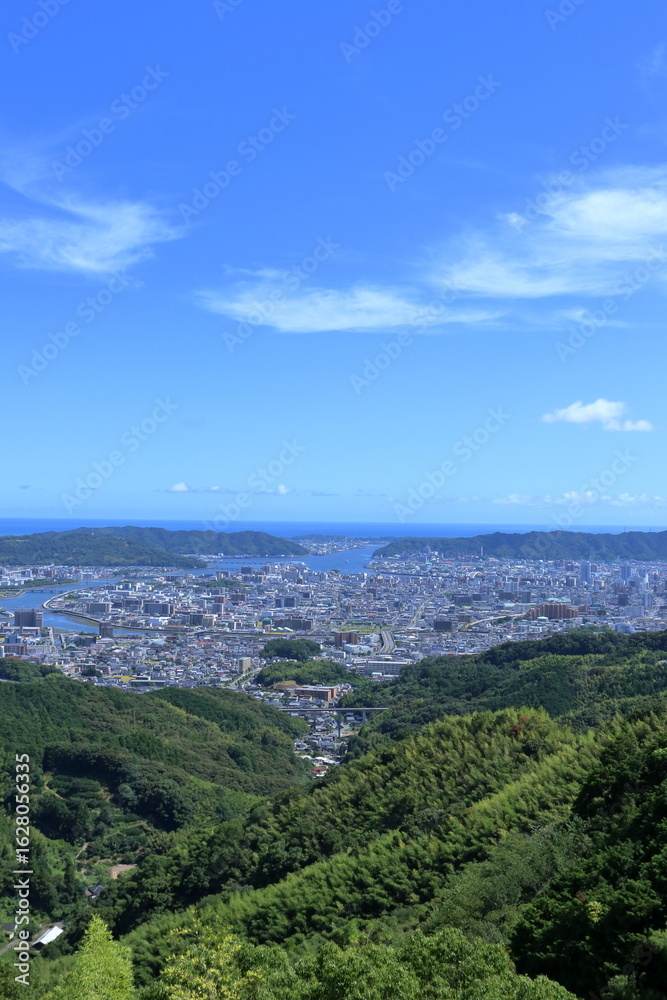 Fototapeta premium 高知市の街並み 夏 （四国 高知県）