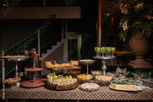 Buffet, Mesa de jantar para um jantar especial, para comemorar grandes eventos