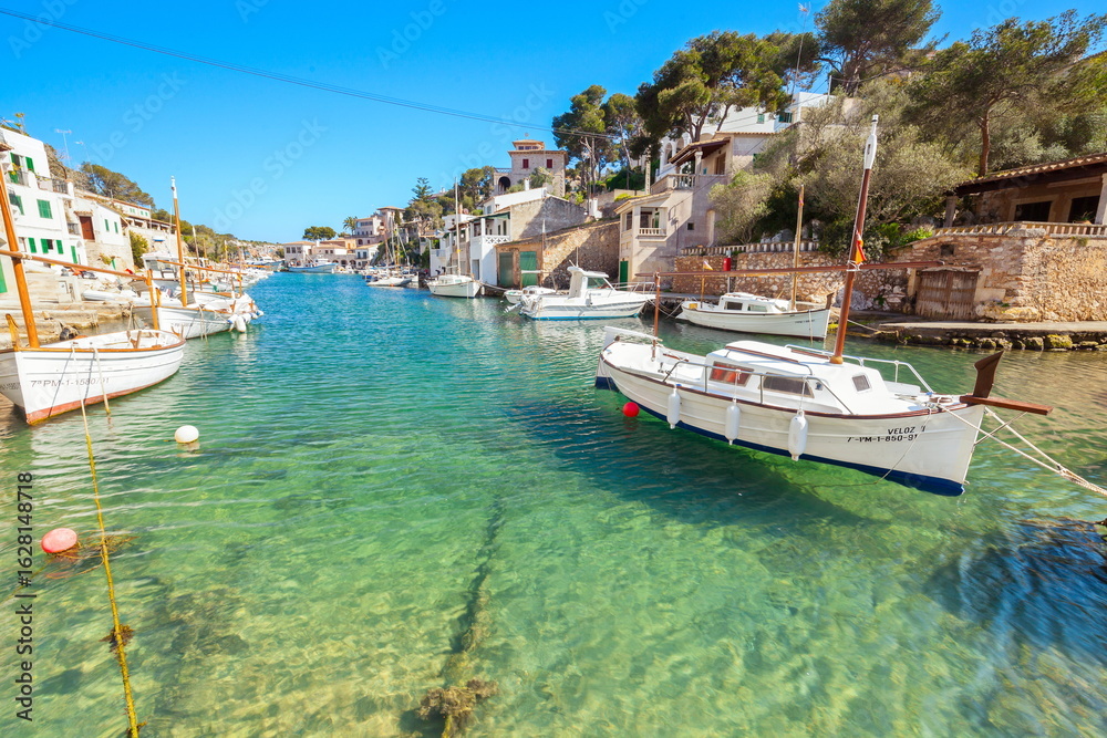 Fototapeta premium Cala Figuera Bay with boats in turquoise blue water and typical Mallorcan buildings on the popular island of Mallorca in Spain