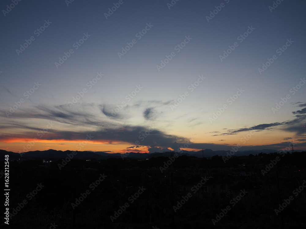 Obraz premium 夕空 打ち上げ花火直前の空模様（八王子花火大会）