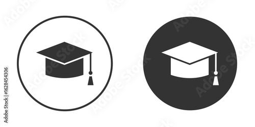 Graduation cap icon. flat sign design. Vector symbol pictogram. UX UI icon