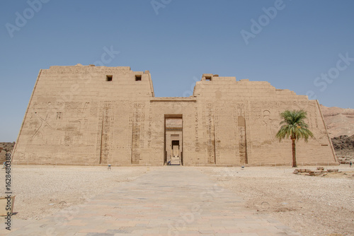 Photos Medinet Habu — Ramses III's Mortuary Temple in Luxor, Egypt