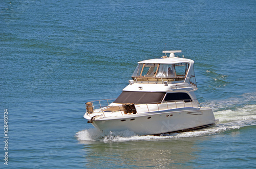 High-End CabinCruiser with Sedan Bridge