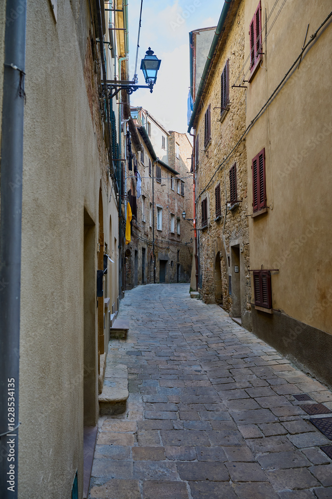 Fototapeta premium narrow street in the old town in italy