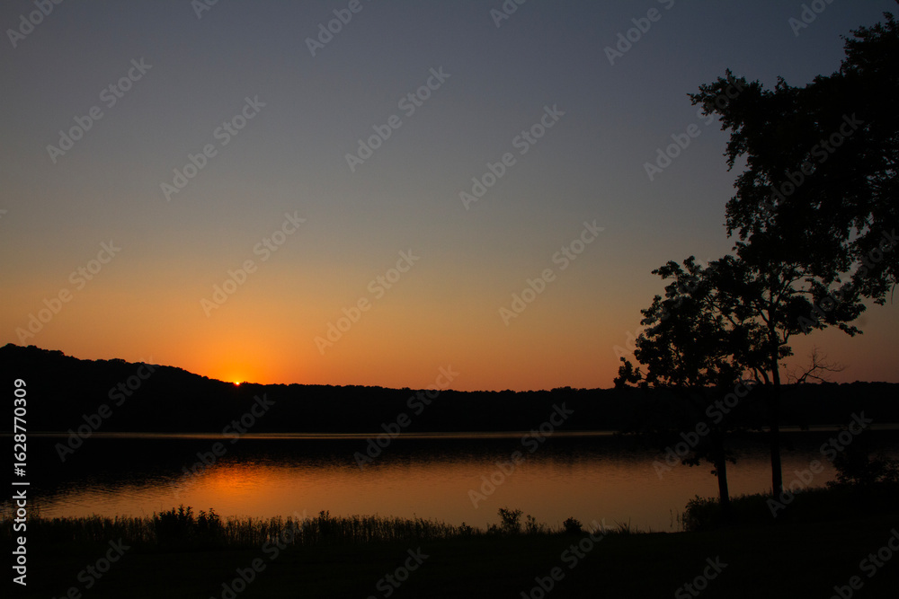 Fototapeta premium Sunset on the lake, eastern Oklahoma