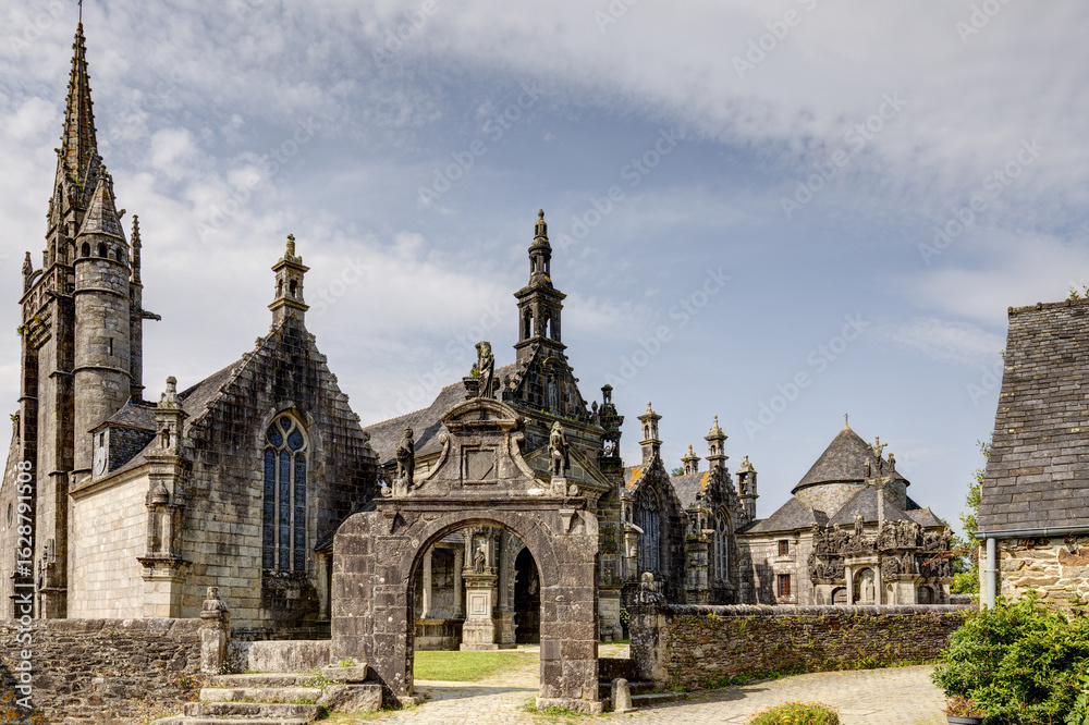 Obraz premium Enclos paroissial de Guimiliau dans le département du Finistère - Bretagne