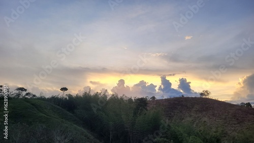Принти на полотні Encanto natural en el atardecer en Los Andes