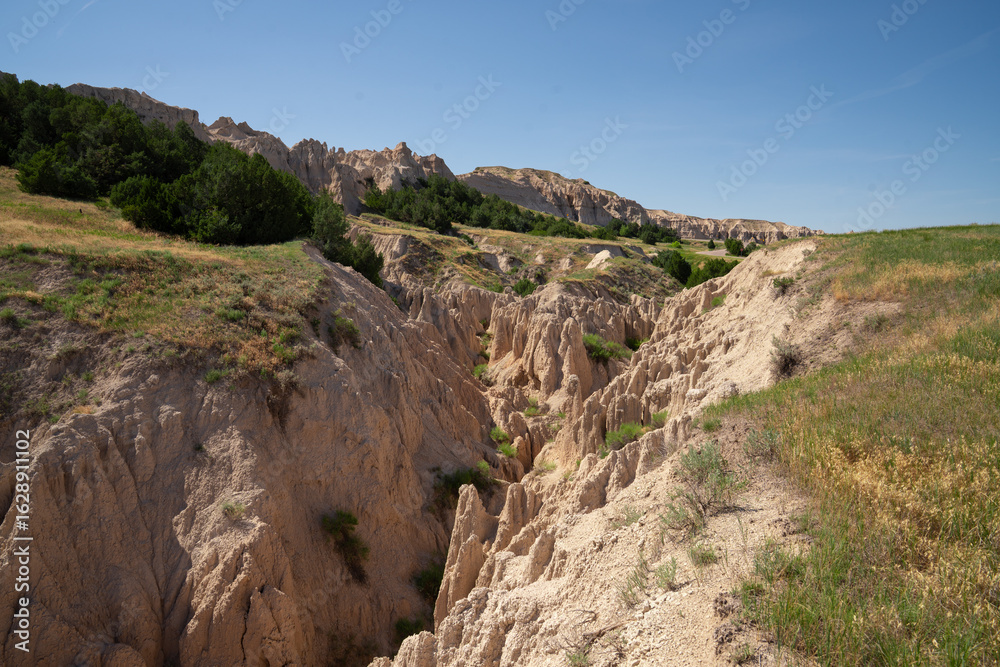Obraz premium Sharp rock canyon formations in Badlands National Park, South Dakota