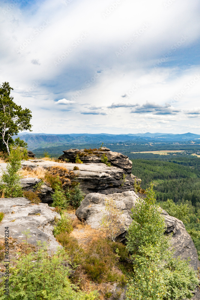 Fototapeta premium Aussichtspunkt auf dem Großen Zschirnstein im Elbsandsteingebirge