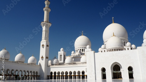 Weiße Sheikh-Zayed-Moschee in Abu Dhabi, VAE