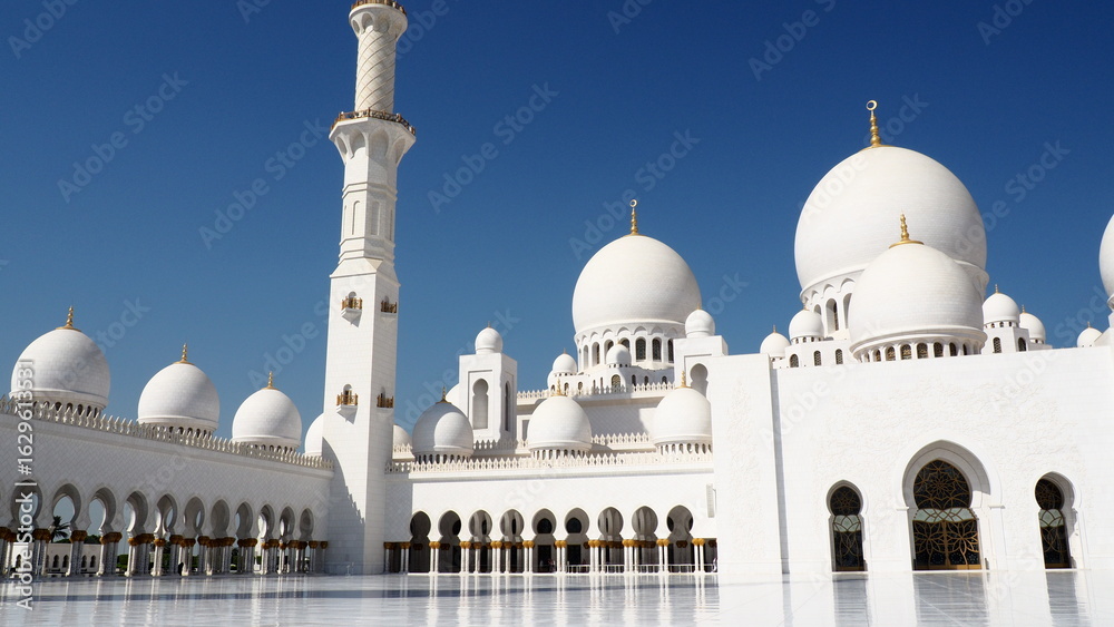 Obraz premium Weiße Sheikh-Zayed-Moschee in Abu Dhabi, VAE