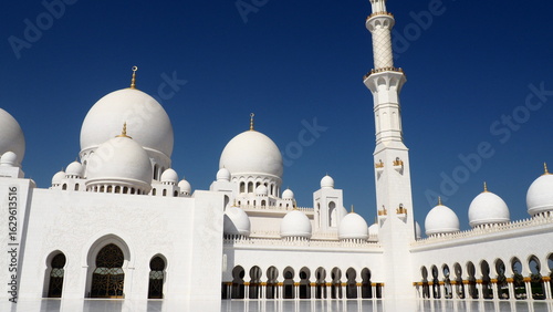 Weiße Sheikh-Zayed-Moschee in Abu Dhabi, VAE